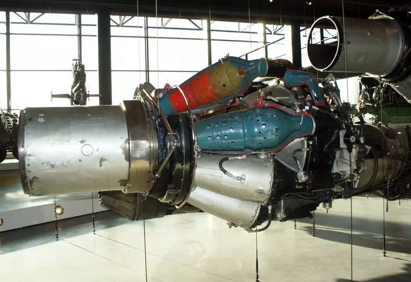 罗尔斯·罗伊斯"德文特"涡喷发动机,是"尼恩"的前身,推力较小
