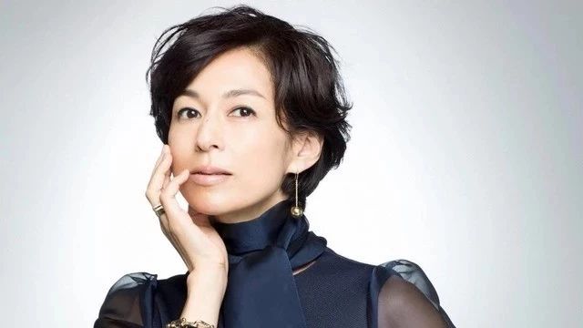 秋季档月九剧《金装律师》实现铃木保奈美和织田裕二27年来再次同框