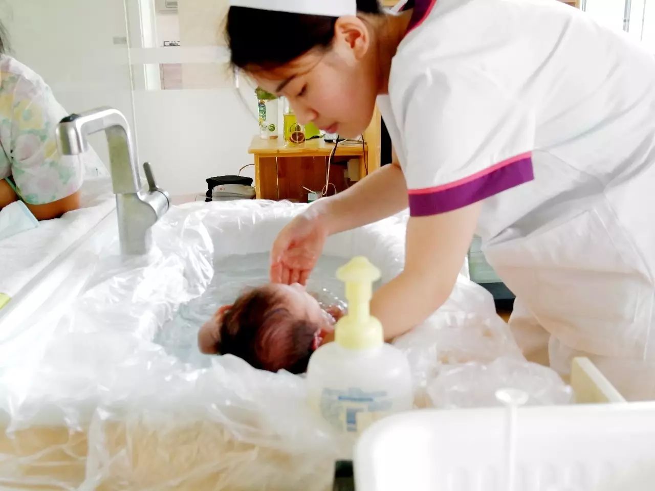 美國(guó)月子怎么去_在美國(guó)坐月子護(hù)理_美國(guó)在月子中心坐月子好嗎