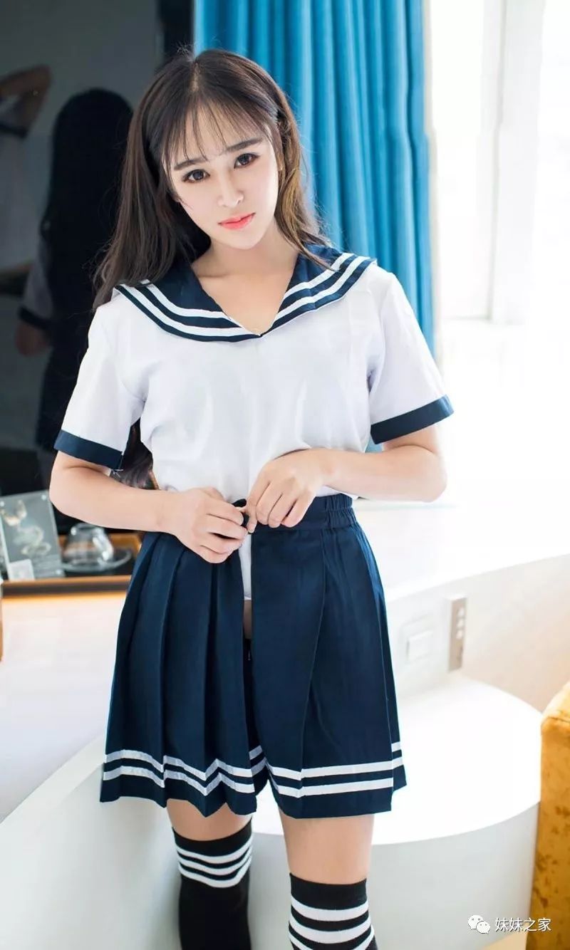 清纯美女学生妹jk制服黑筒丝袜写真