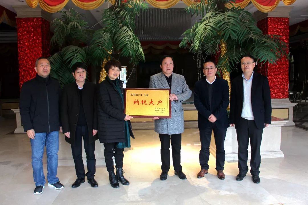 县政协张平,胡昌迎,赖立新副主席分别参加其他组慰问活 ..