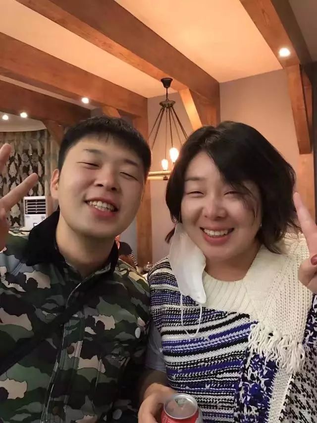 杜海涛晒孪生姐姐照片网友感叹基因太强大:旁边那俩真不算啥