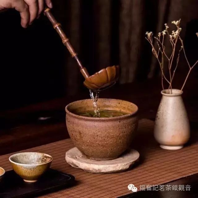 真正的爱茶者不仅会品茶,更擅长闻茶