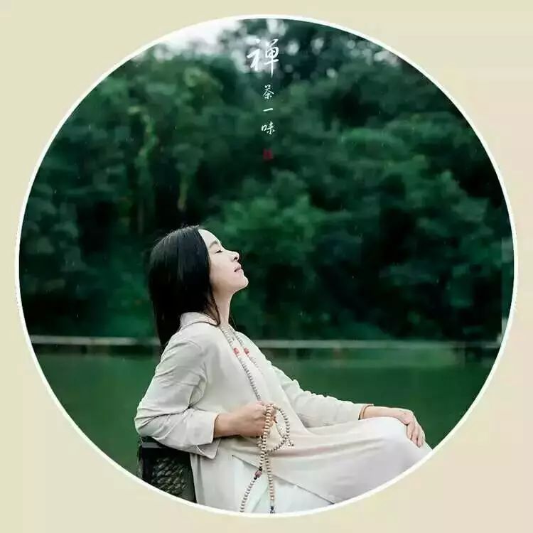 人生,在简单素白里安然