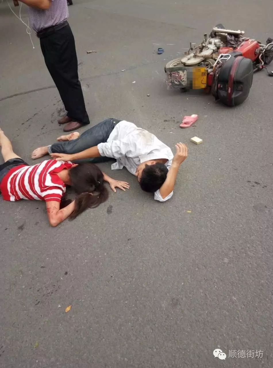突发!女司机又闯祸……三乐路上躺着两个人,女子流血昏迷!