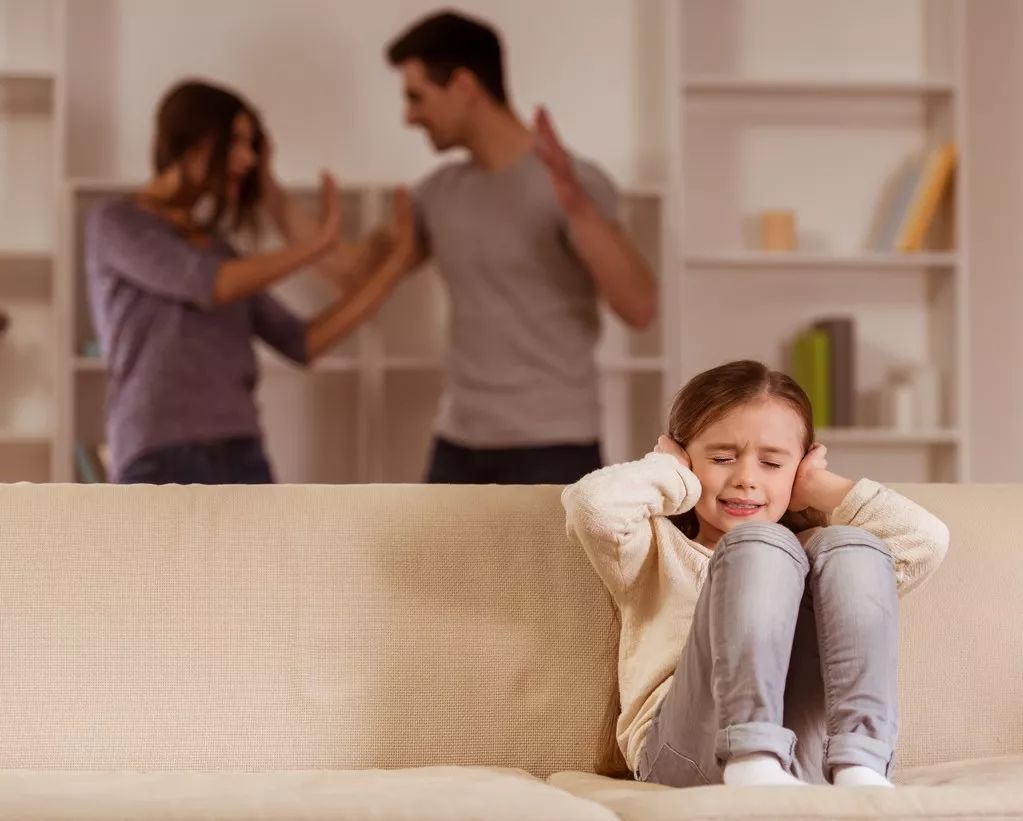 孩子患有“抑郁症”，通常会有这6个表现，很容易被家长忽视!
