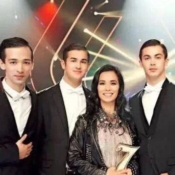 韦唯近照,二婚老公似明星,如今面容衰老不堪,演艺事业不温不火