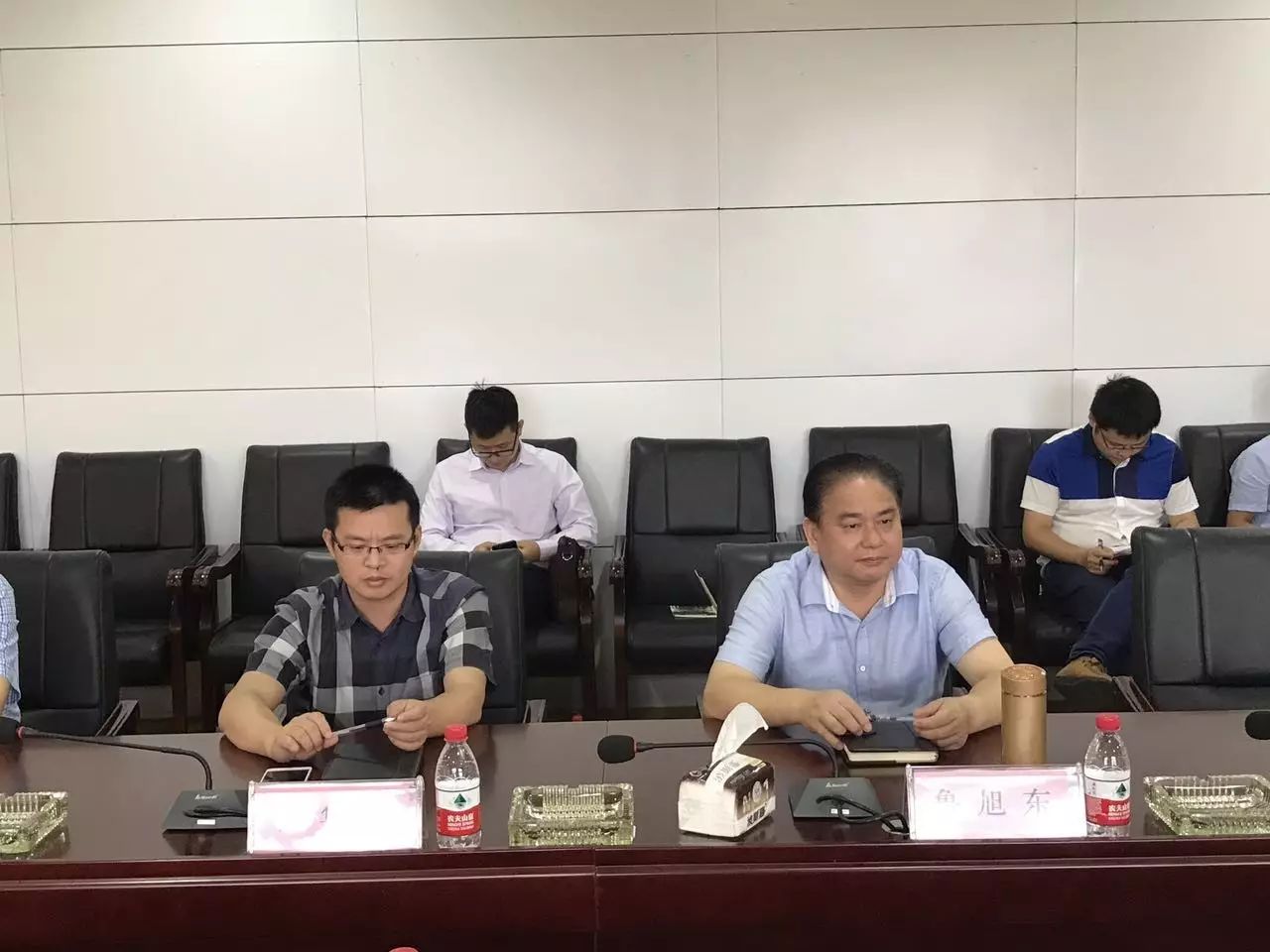 左一:袁州区委常委,副区长 肖华东