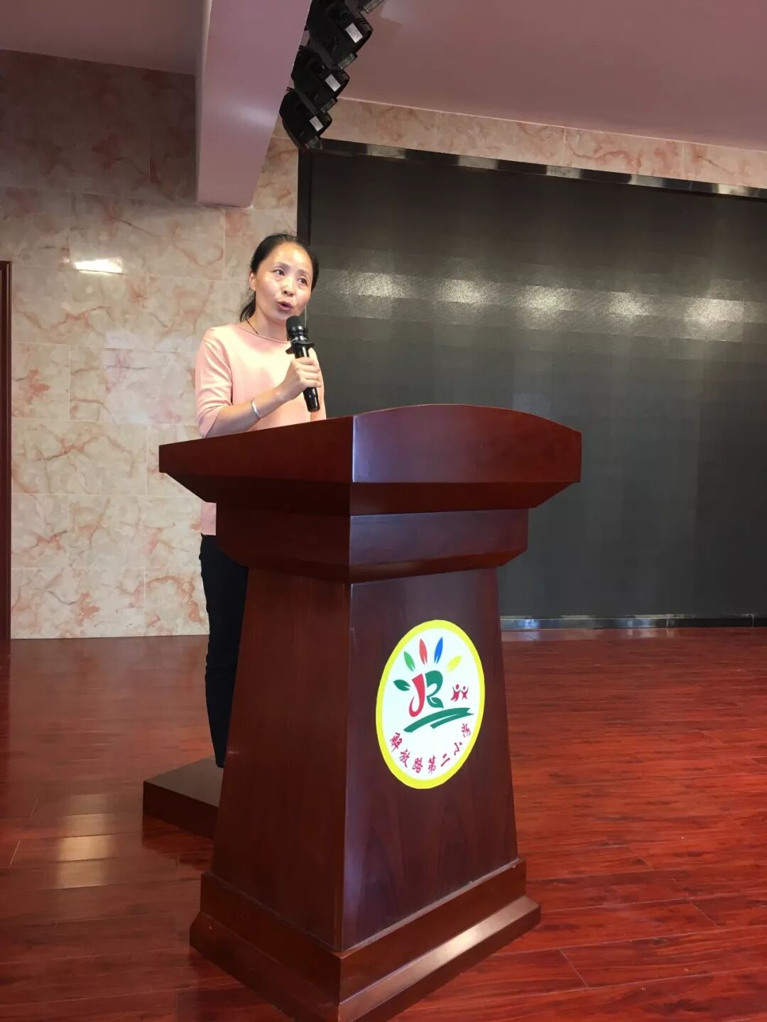 运城市盐湖区2019年“我和我的祖国” 亲子精品研学行总结分享会召开