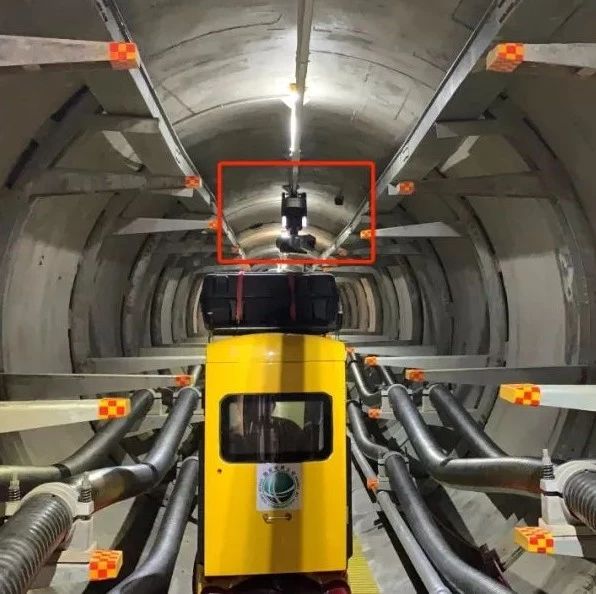 你脚下20米，有一条人工智能隧道！看，机器人！