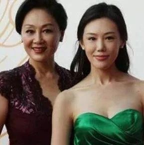 闫妮女儿没红,王姬女儿没红,茹萍女儿没红,唯独她女儿不捧自红