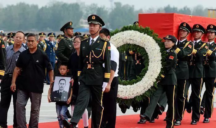 中国赴南苏丹执行维和任务的中国牺牲军人回国