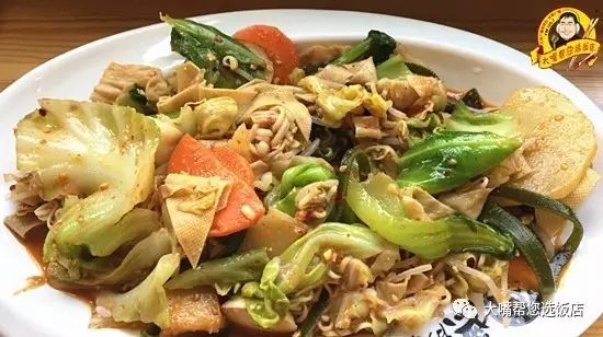 赶上中午饭点儿人还不少