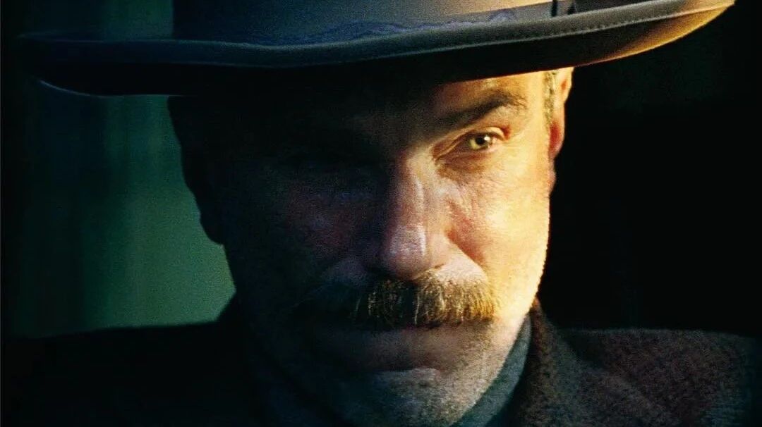 他权势超越上帝，却众叛亲离《血色将至》