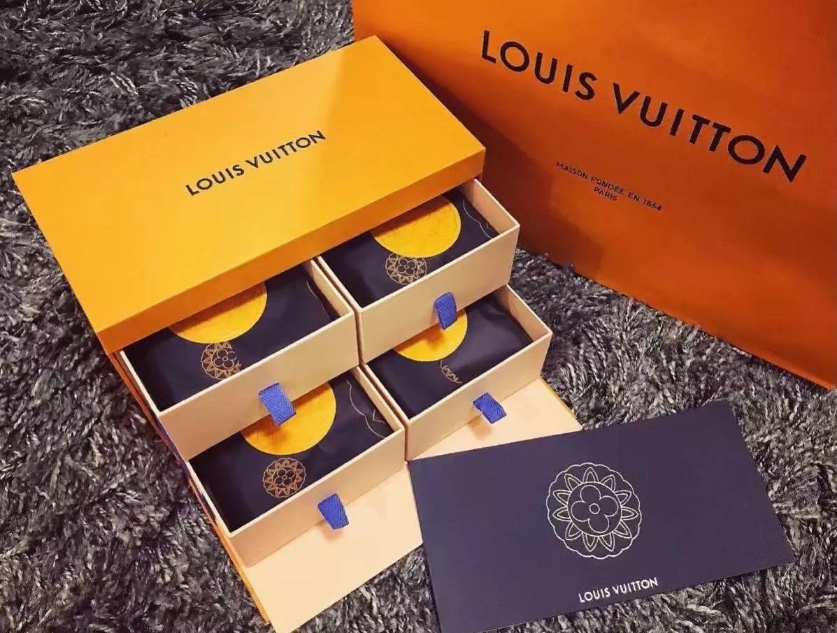 lv,gucci……的中秋礼盒们,这些大牌在跨界月饼的颜值上都卯足了劲