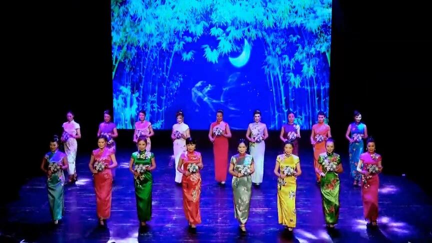 收录于合集⭐七夕，旗袍秀《望月》，美极了！