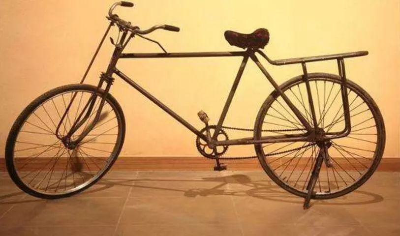 上世纪六七十年代,无论繁华都市,抑或穷乡僻壤,人人以拥有一辆自行车