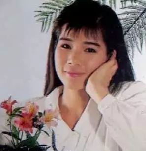 经典好歌,韩宝仪一首《丁香花》好听至极