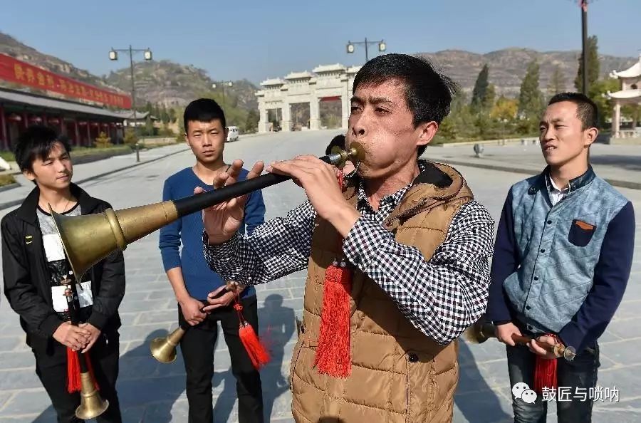 民间很牛的女唢呐,吹的不一般!