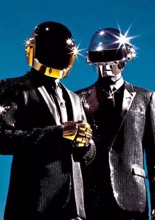 其中首当其冲的当属来自法国的蠢朋克乐队(daft punk). 1997年