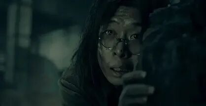 《八佰》戳中那些你无法正视的真相.....