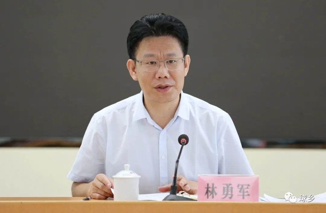 梅江区人民政府副区长林勇军,梅江区政协副主席,教育局局长陈启泰