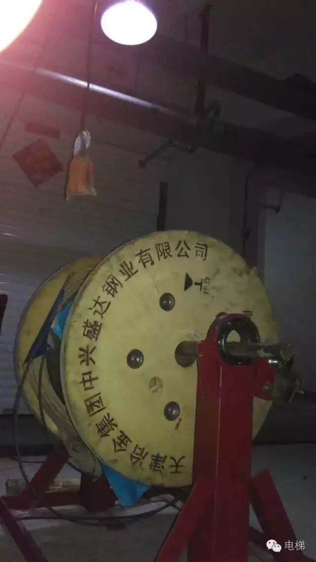 32层电梯更换钢丝绳经验分享