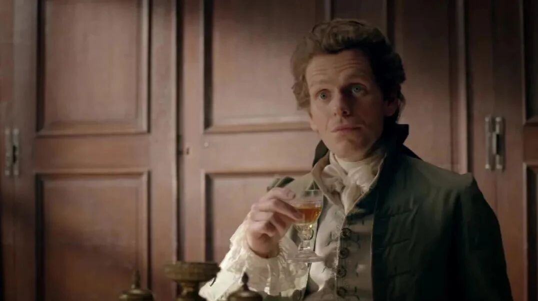 豆瓣 6.8    IMDb 6.5⭐英伦第一美人，这回又为艺术献身啦！