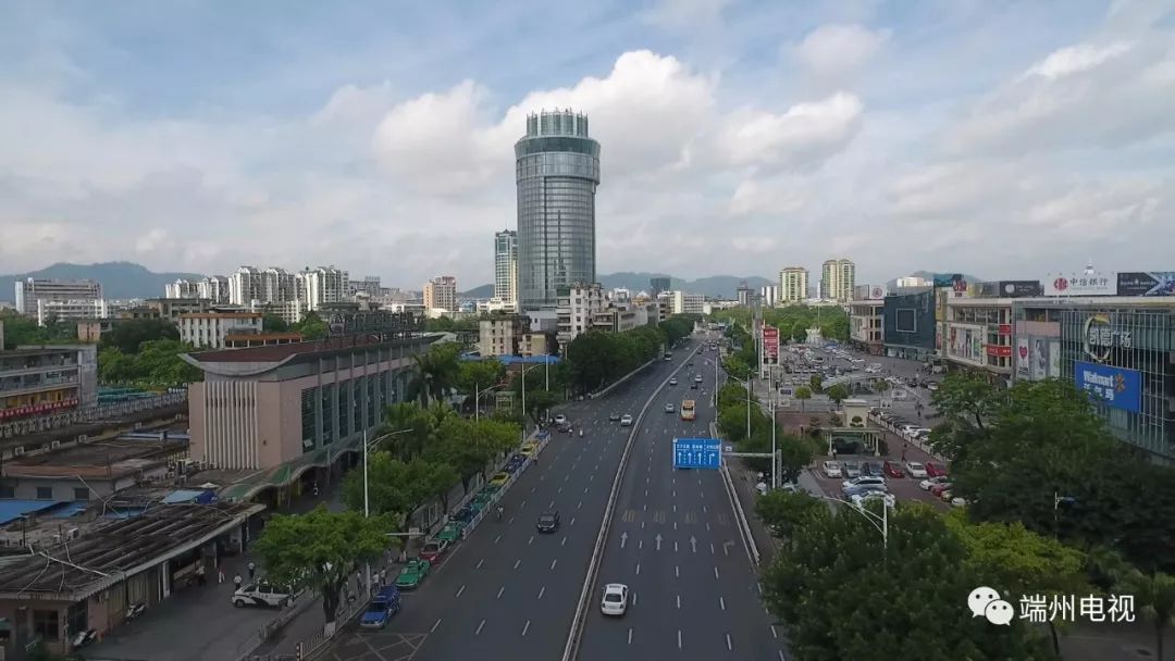 道路的改造带动着区域的升级,随着城市建设步伐不断加快,端州城区面貌