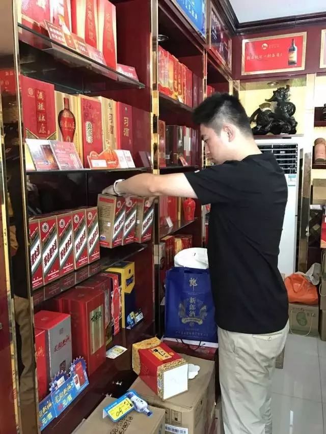 为汽车流通服务业衍生发展高峰论坛晚宴提供茅台王子酒,为酱香系列酒