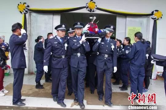 “快乐男声”吉杰是牺牲缉毒警察的亲堂兄弟,他写的一封信,看哭了全国的警察……