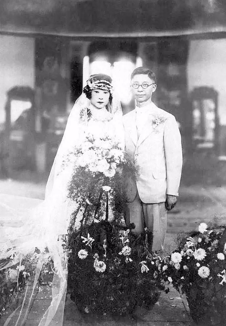 老舍与胡洁青新婚