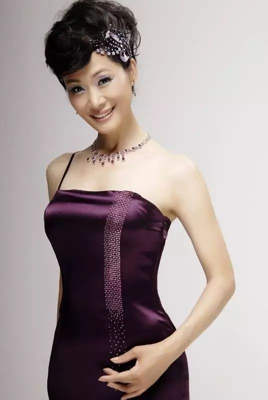 于文华,1965年3月9日出生于河北唐山,中国女高音歌唱家,国家一级演员.