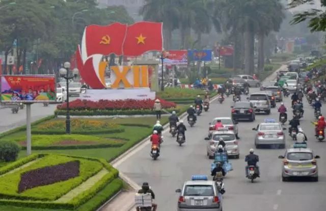 越南国会代表表决通过将《云屯,北云峰和富国特别经济行政单位法草案图片