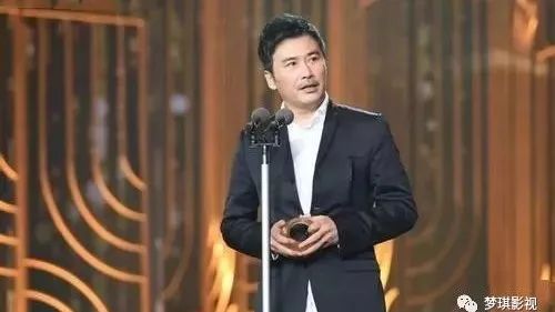 柳云龙和《风筝》在2018年电视剧品质盛典中获奖,恭喜六哥