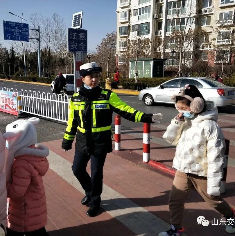 东营交警于波:温情坚守保平安 护学路上献风华 | 英模事迹展播