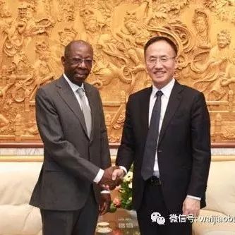 外交部部长助理陈晓东会见即将离任的安哥拉驻华大使比雷斯