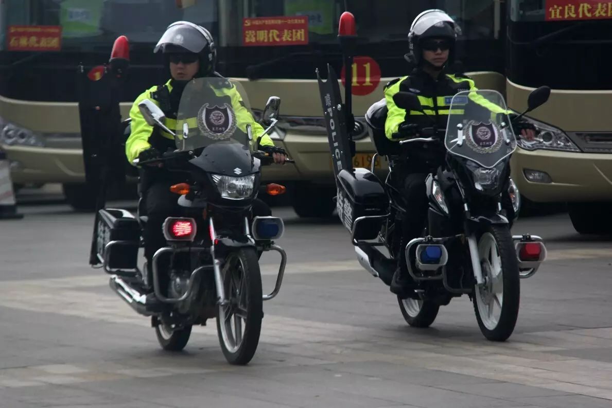 骑巡队配备了摩托车17辆,电动平衡车2辆,自行车12辆.