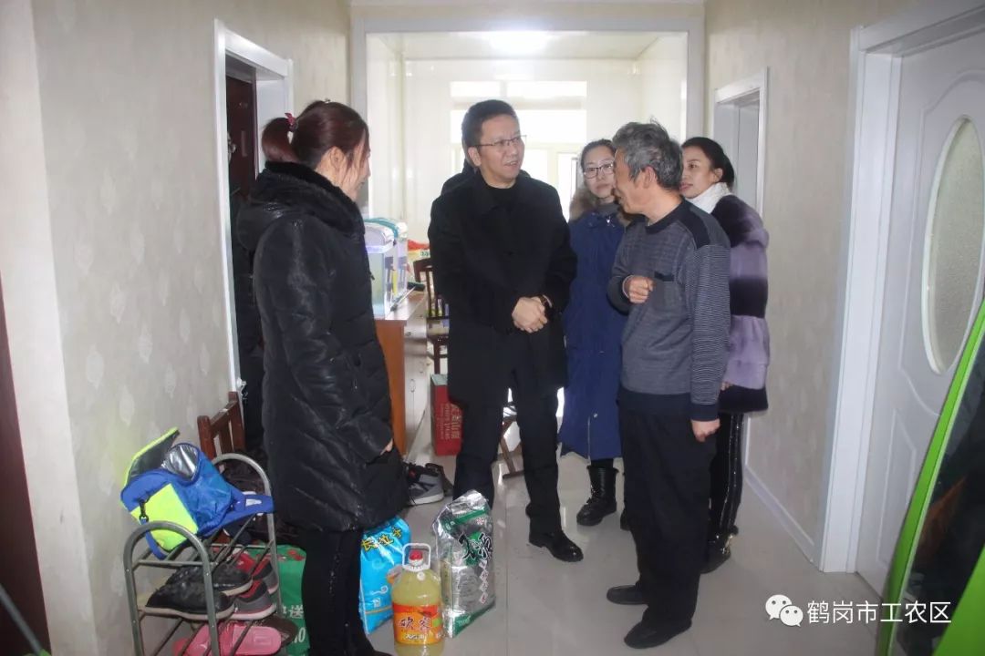1月17日,区委副书记,区长宋彦俊,副区长王莹带领编办主任刘亚凤,政府
