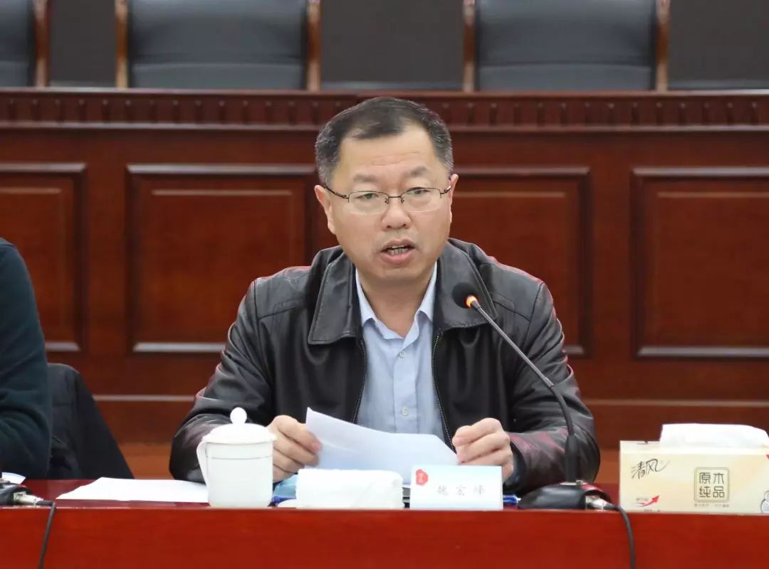 县委常委,统战部部长魏宏峰主持会议