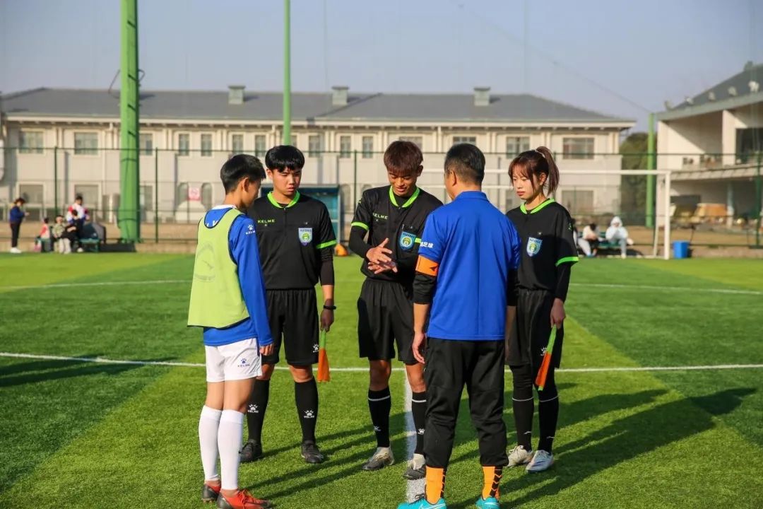 院系风采足球学院武汉体育学院足球文化节之师生足球擂台赛拉开序幕