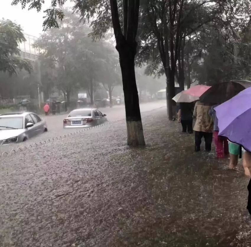 昨日,北京大雨瓢泼