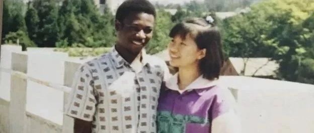 24年前，清华才女执意嫁给黑人小伙为其生娃！移民非洲后：我每晚都痛苦不堪