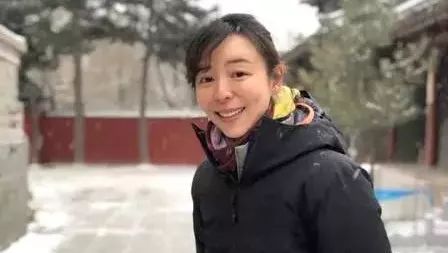 张静初雪中五台山供灯祈福:在猛烈的痛苦里,我看到了生命的真相