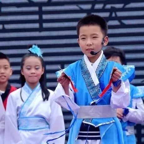 【清澜山阳光思维班每日播报点评】王君：祝愿边边和德元， 新政锅里别当菜