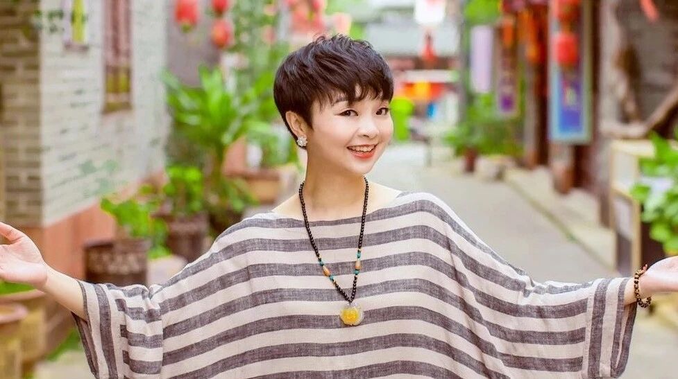 【青春语文·王君打通教法与活法研究】王君：《房间》影评：走出“房间”，比自由更重要的是什么？