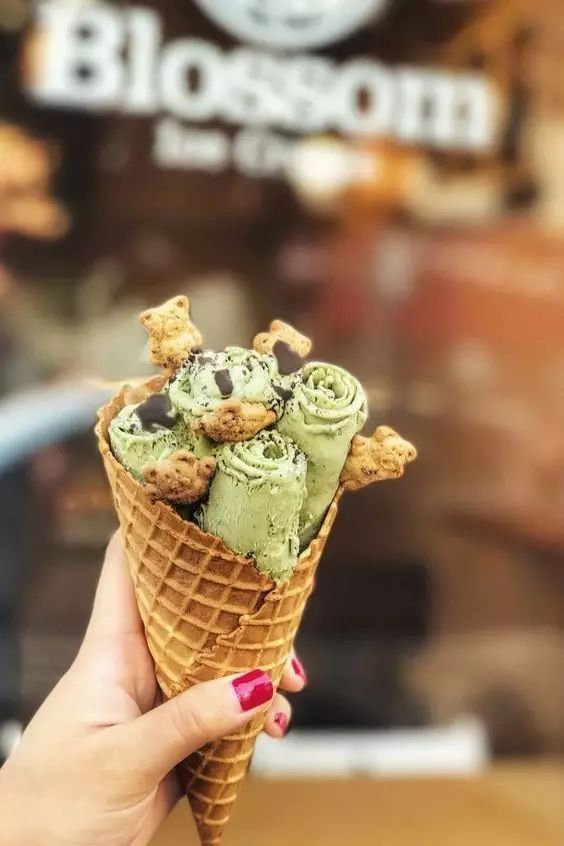 上面的小熊饼干请给我一桶