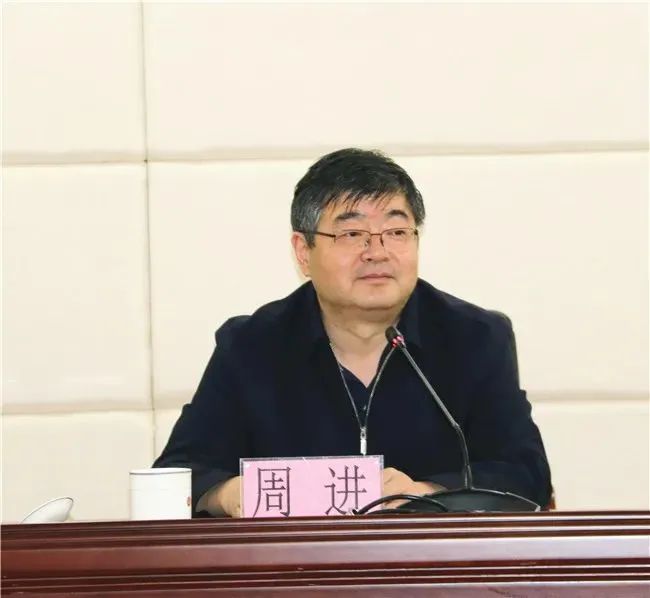 2022年5月9日下午,省教育厅副厅长周进在来校调研之余,专门安排时间在