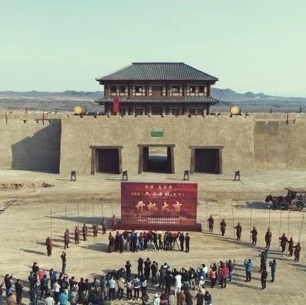 段奕宏回家乡拍电影,新疆多地取景,还征用了那拉提的马队