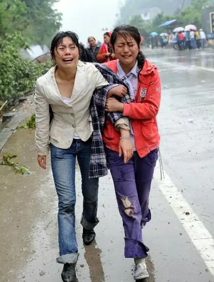 100张记录汶川地震的照片,看完已泪流满面